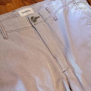 Goodfellow & Co Men's Gray and White Striped Shorts